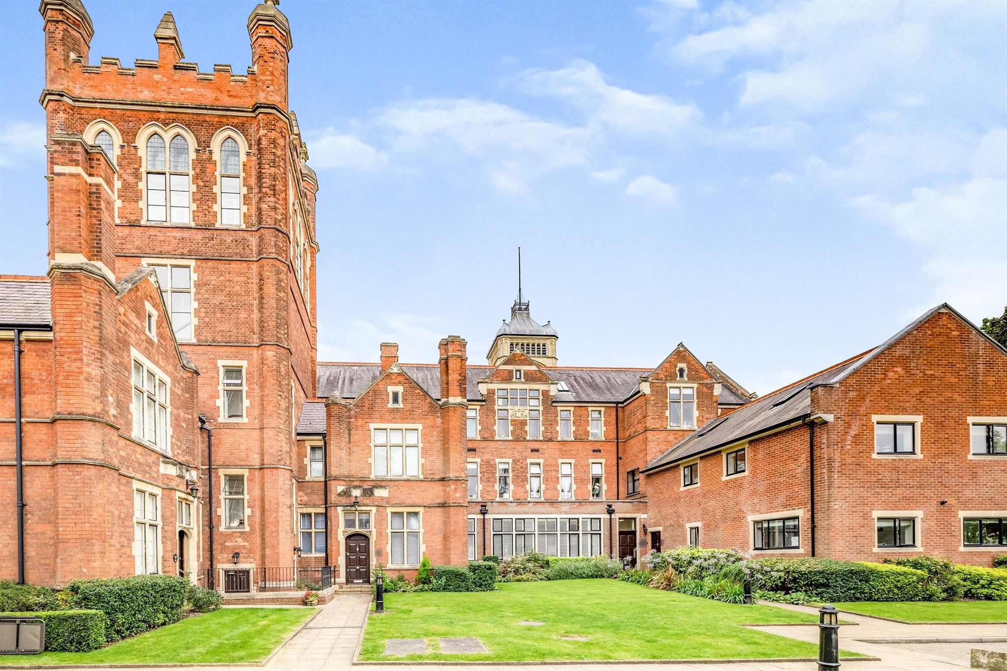 3 bed flat for sale in Royal Connaught Drive, Bushey WD23 Zoopla