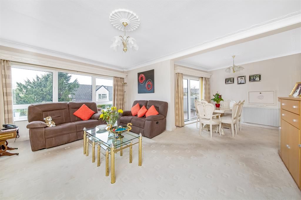3 bed flat for sale in Sandmoor Court, Alwoodley, Leeds LS17 Zoopla