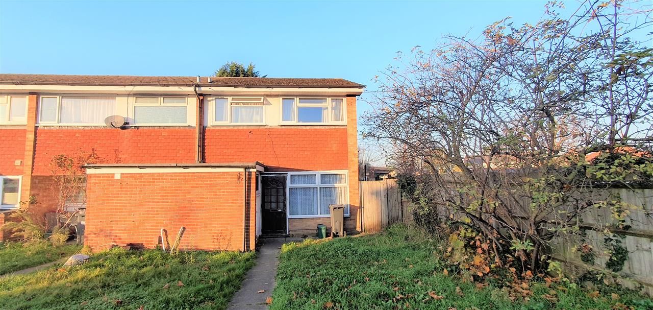 3 bed terraced house for sale in Stourton Avenue, Hanworth, Feltham