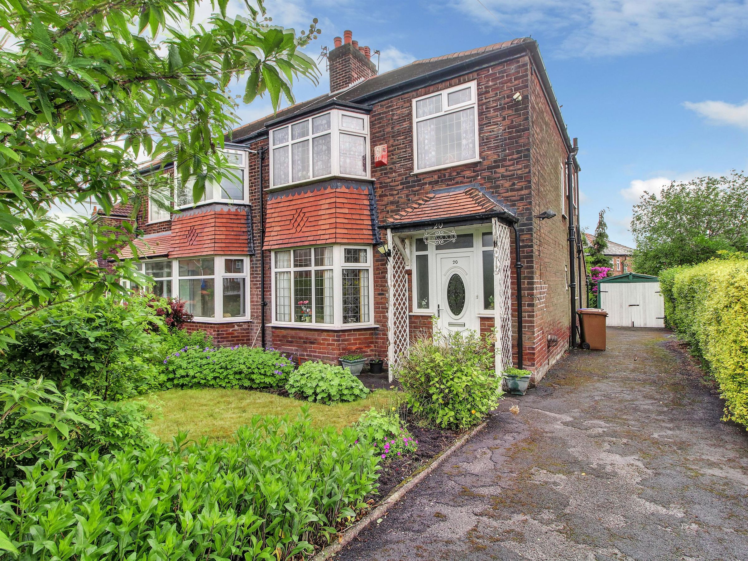 3 bed semidetached house for sale in Langley Lane, Middleton