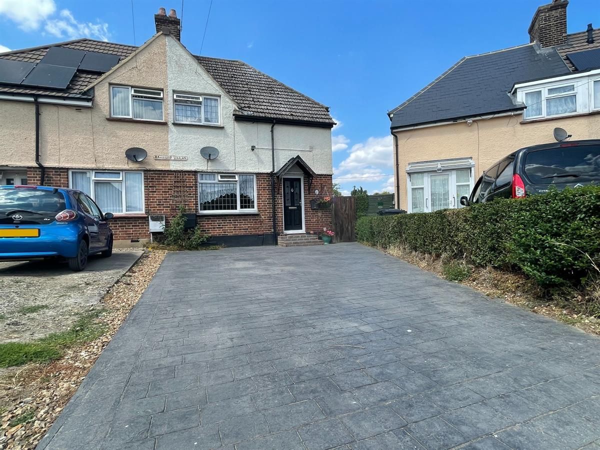 3 bed semidetached house for sale in Banbury Villas, Hook Green Road