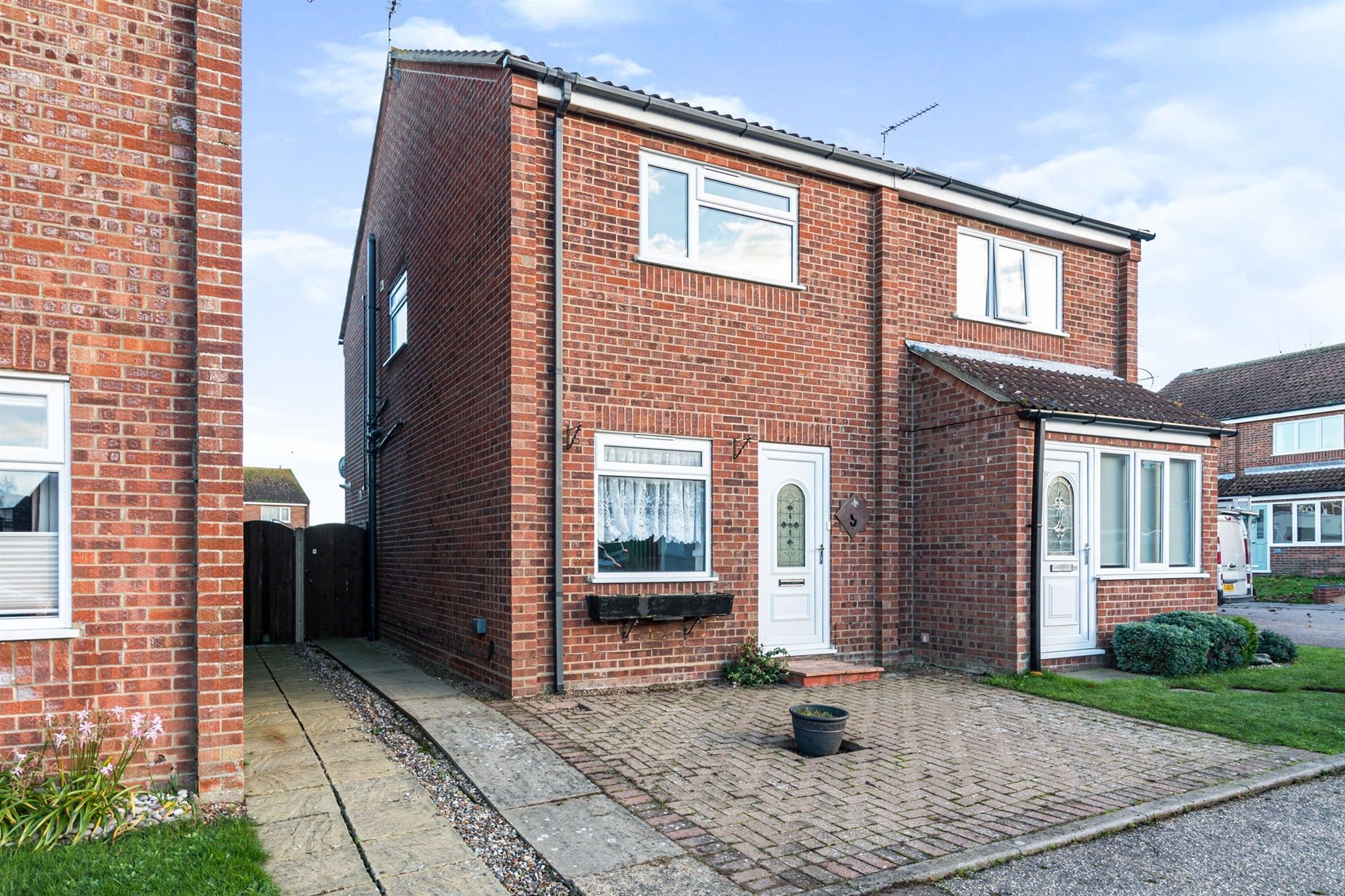 2 bed semidetached house for sale in Zurich Close, Hopton, Great