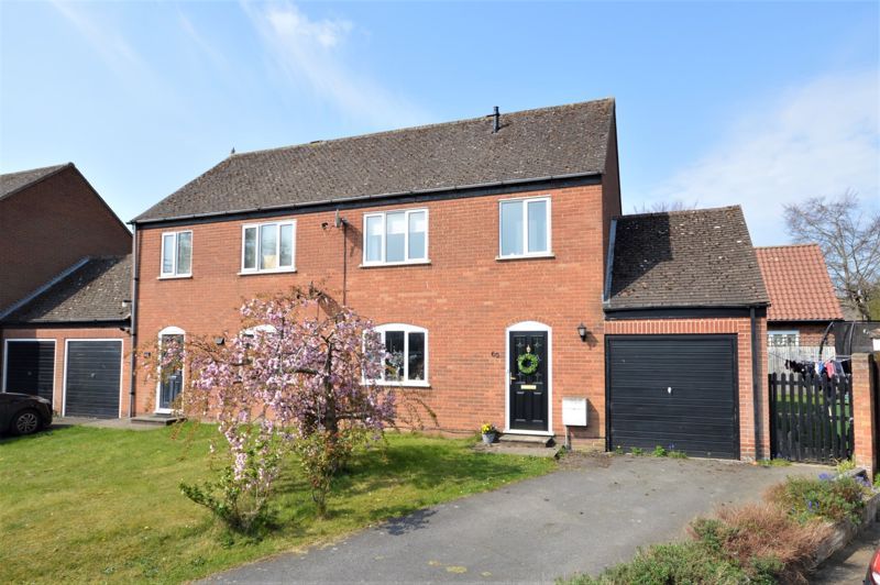 3 bed semidetached house for sale in Stokes Croft, Haddenham