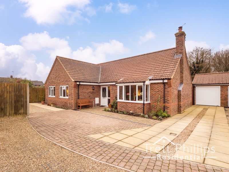 3 bed detached bungalow for sale in St. Johns Gardens, Stalham, Norwich