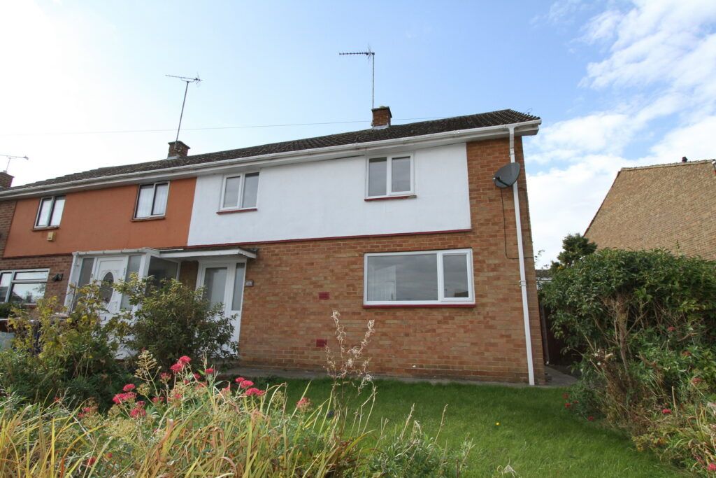 3 bed semidetached house to rent in Bretch Hill, Banbury, Oxon OX16