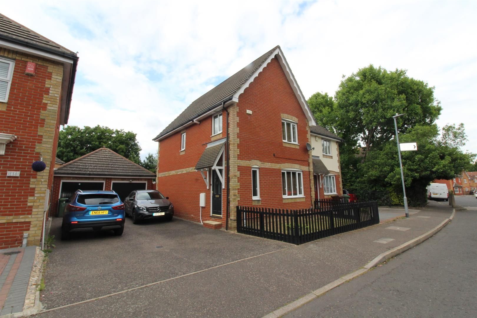 3 bed semidetached house for sale in Foxglove Road, Rush Green, Romford RM7 Zoopla
