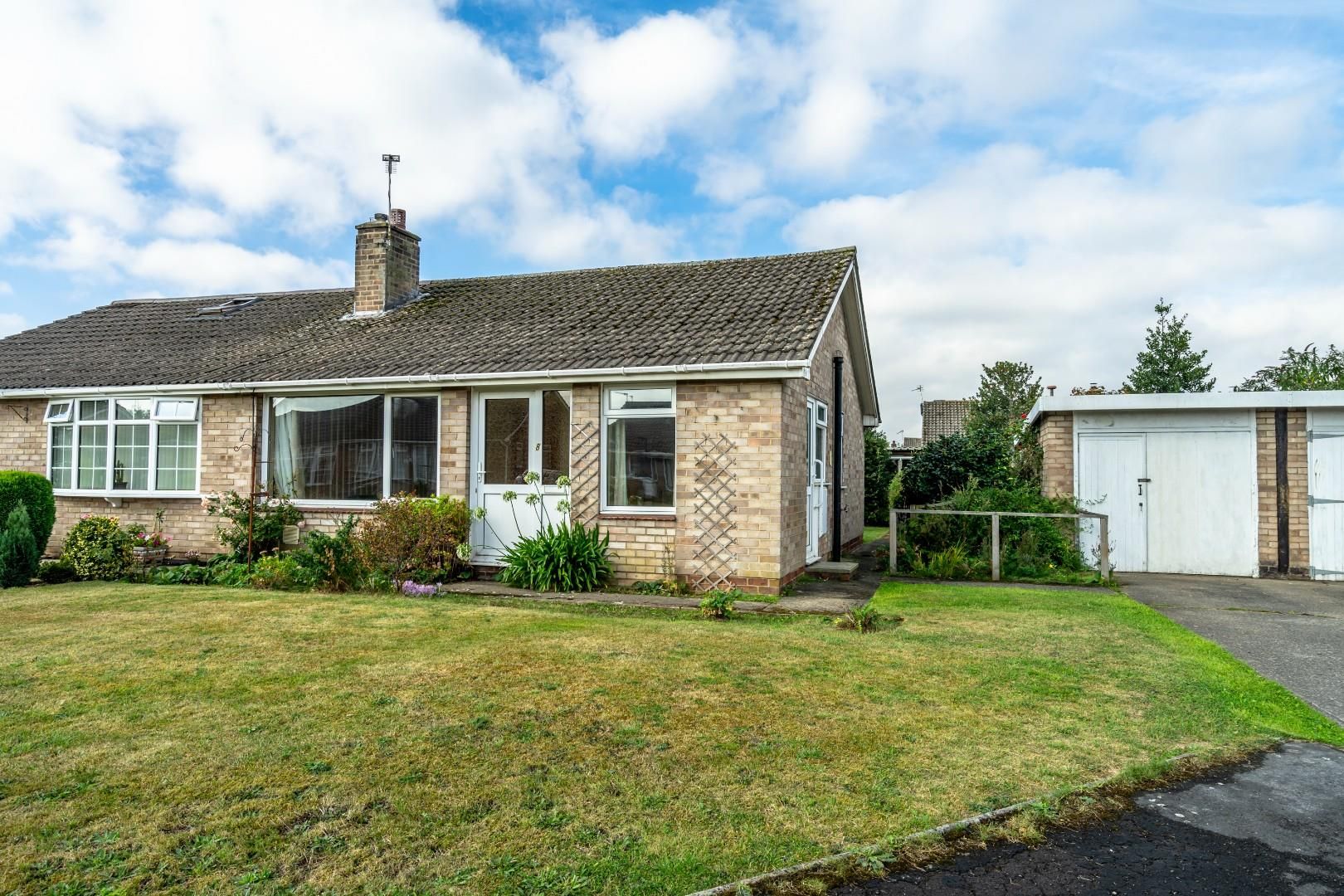 2 bed semidetached bungalow for sale in Drummond View,