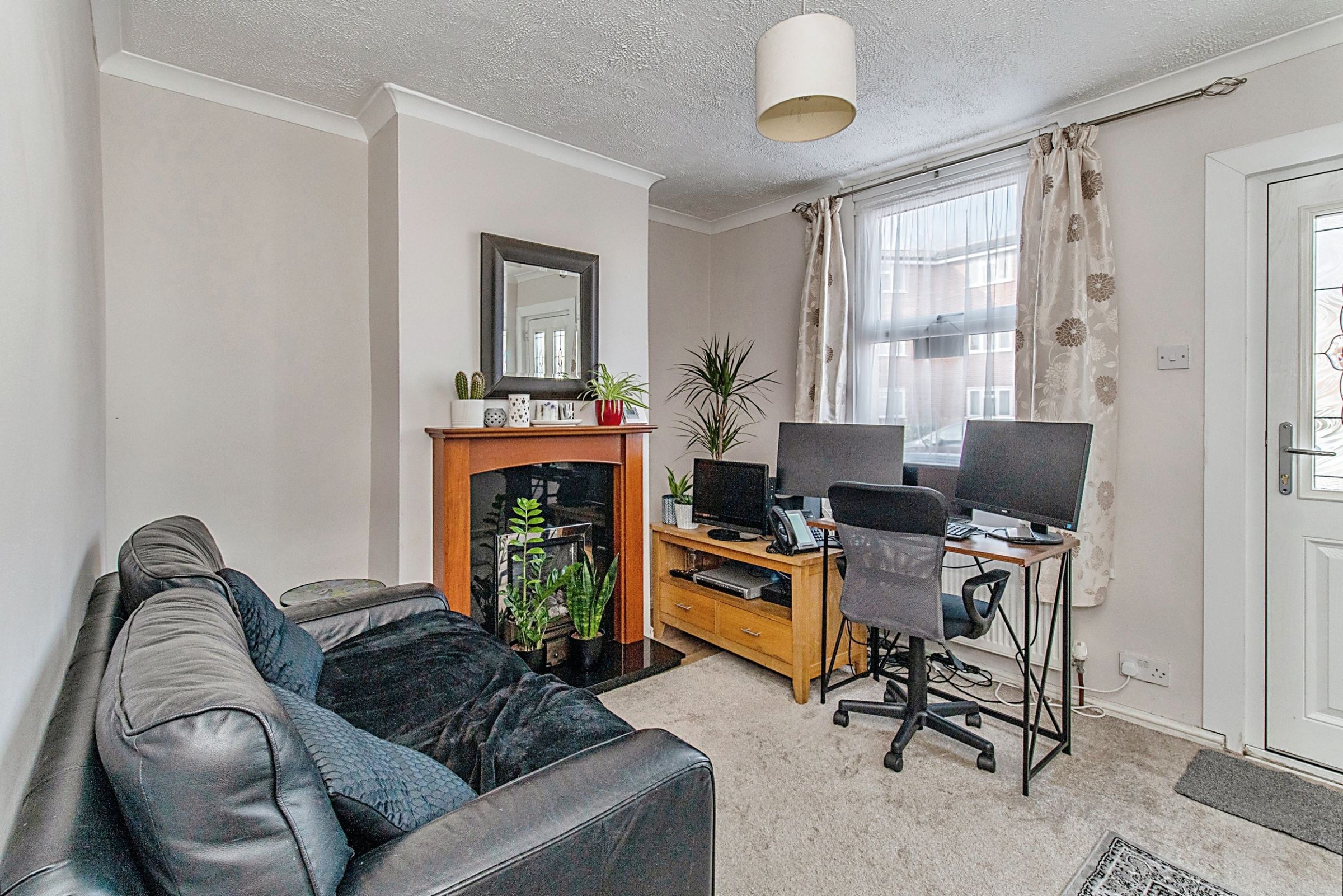 2 bed terraced house for sale in Skinner Street, Gillingham ME7 Zoopla