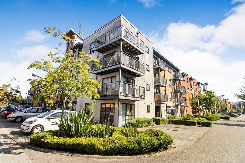 1 bed flat for sale in Commonwealth Drive, Crawley, West Sussex. RH10