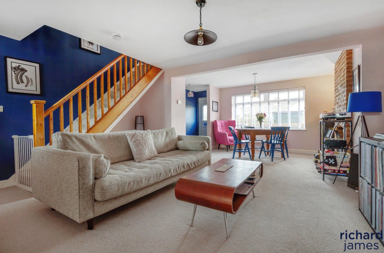 3 bed terraced house for sale in Wharf Road, Wroughton, Swindon