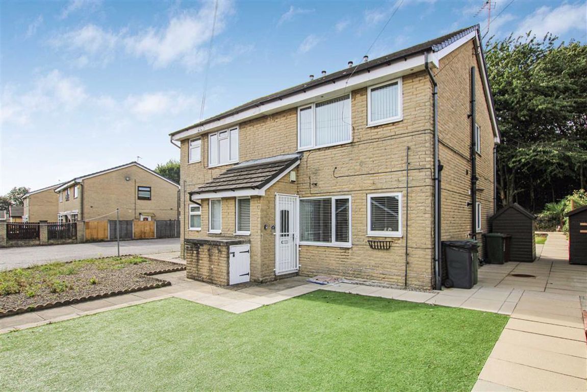 1 bed flat for sale in Cromwell Court, Drighlington, Bradford, West