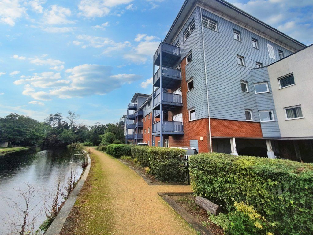 2 bed flat for sale in Wraysbury Drive, Yiewsley, West Drayton