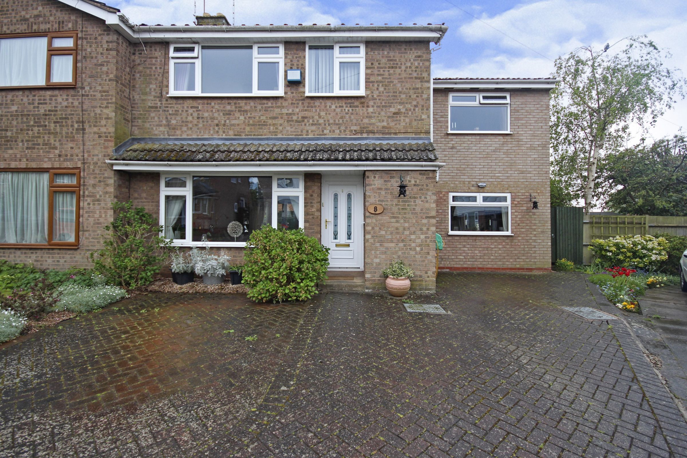 4 bed semidetached house for sale in Thornley Close, Radford Semele