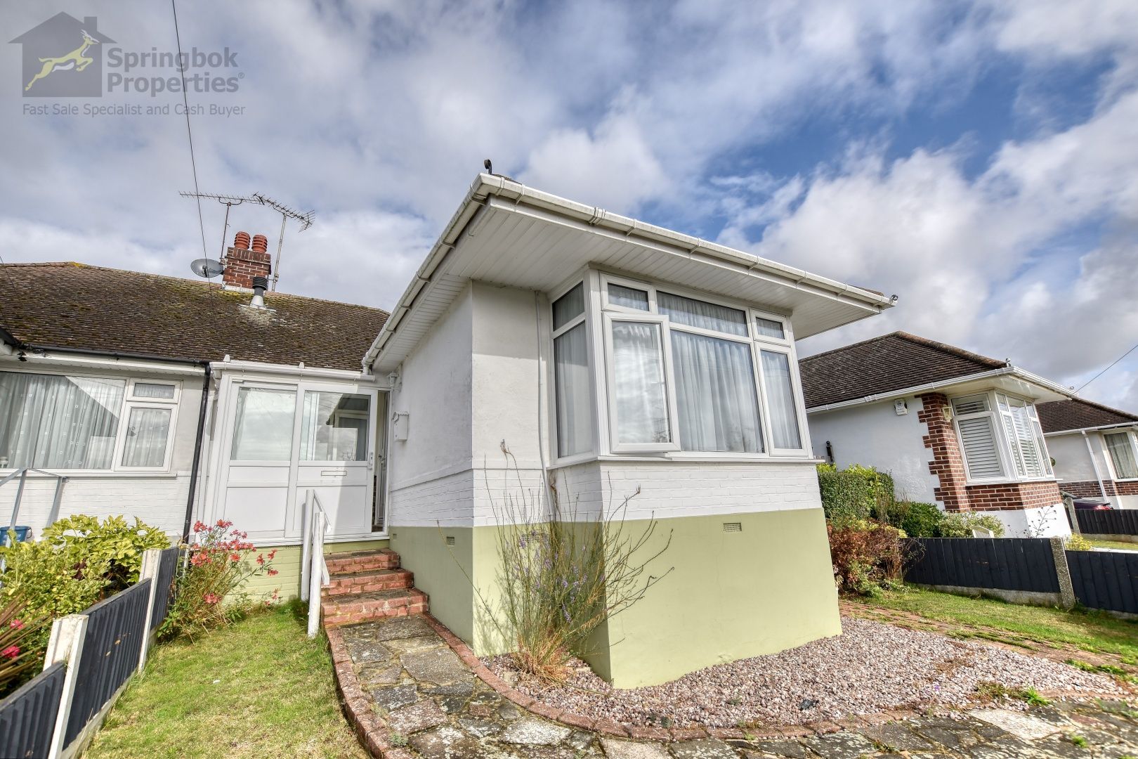 2 bed semidetached bungalow for sale in Fairway Gardens, LeighOnSea
