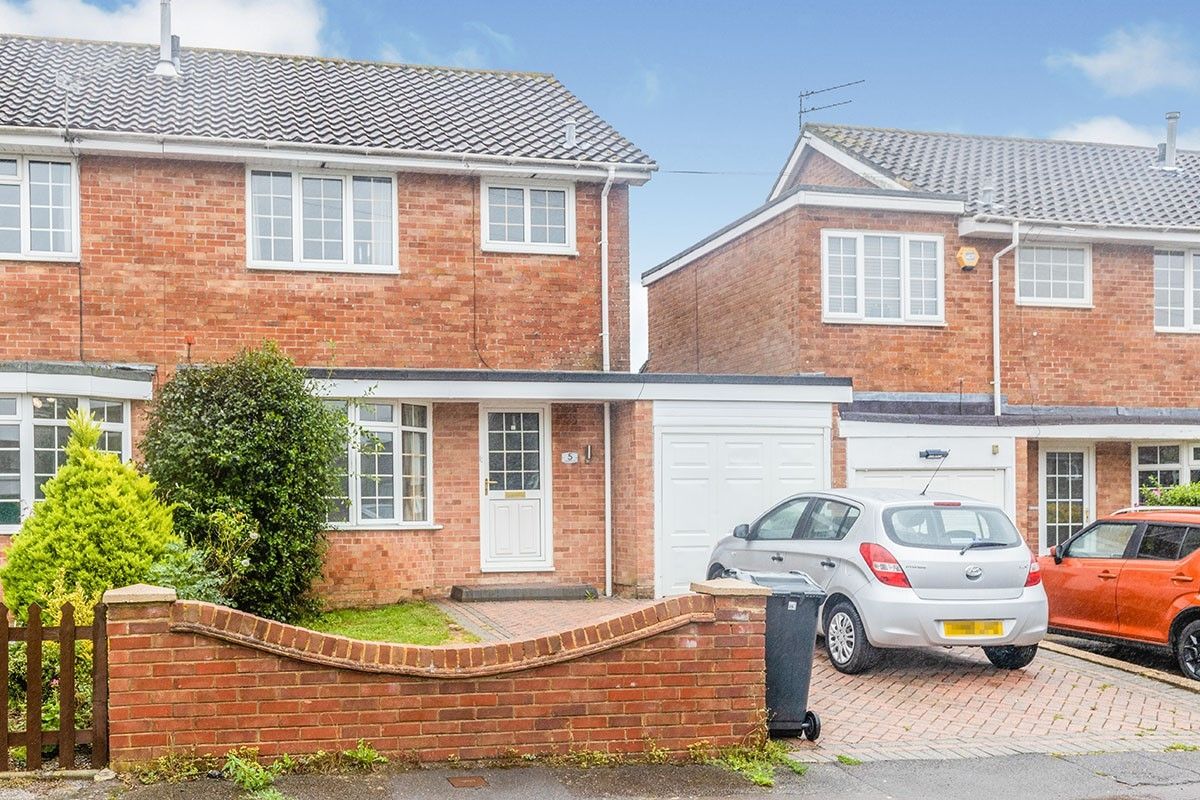 3 bed semidetached house to rent in Bridefield Crescent, Cowplain