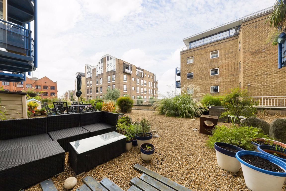1 bed flat for sale in Jardine Road, London E1W Zoopla