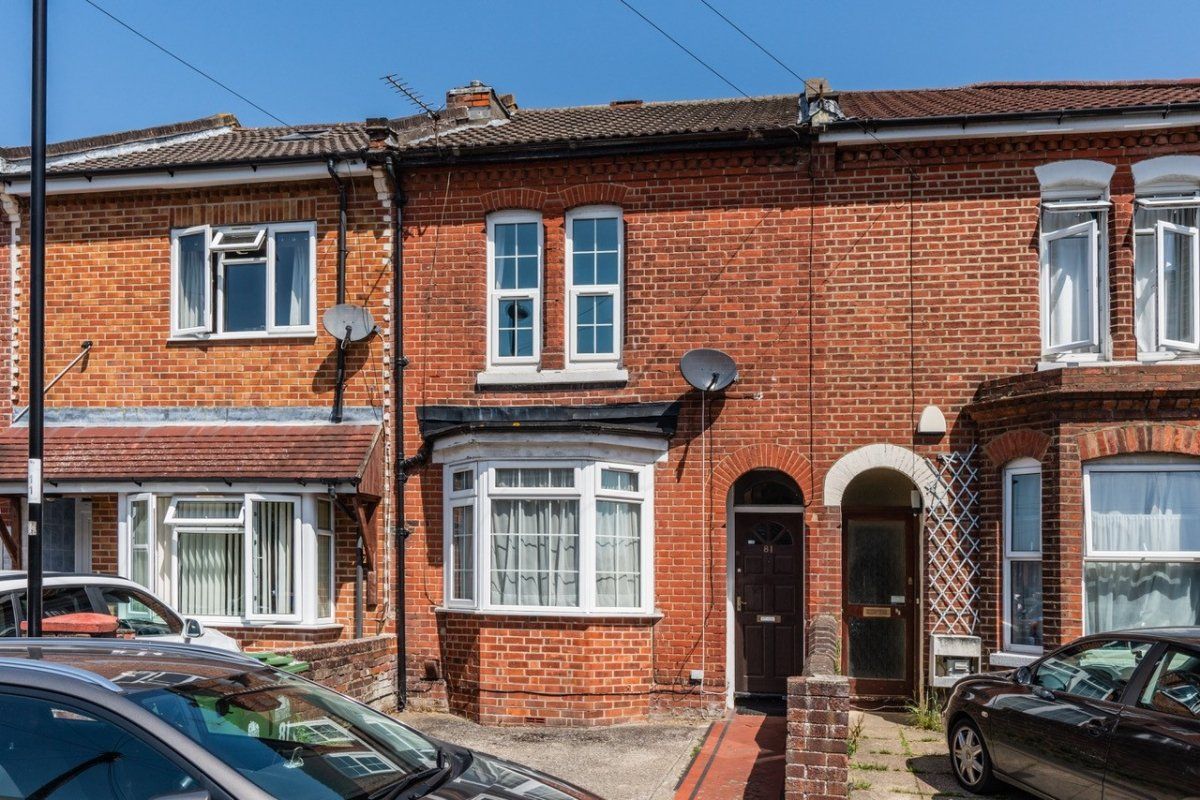 3 bed terraced house to rent in Avenue Road, Southampton, Hampshire