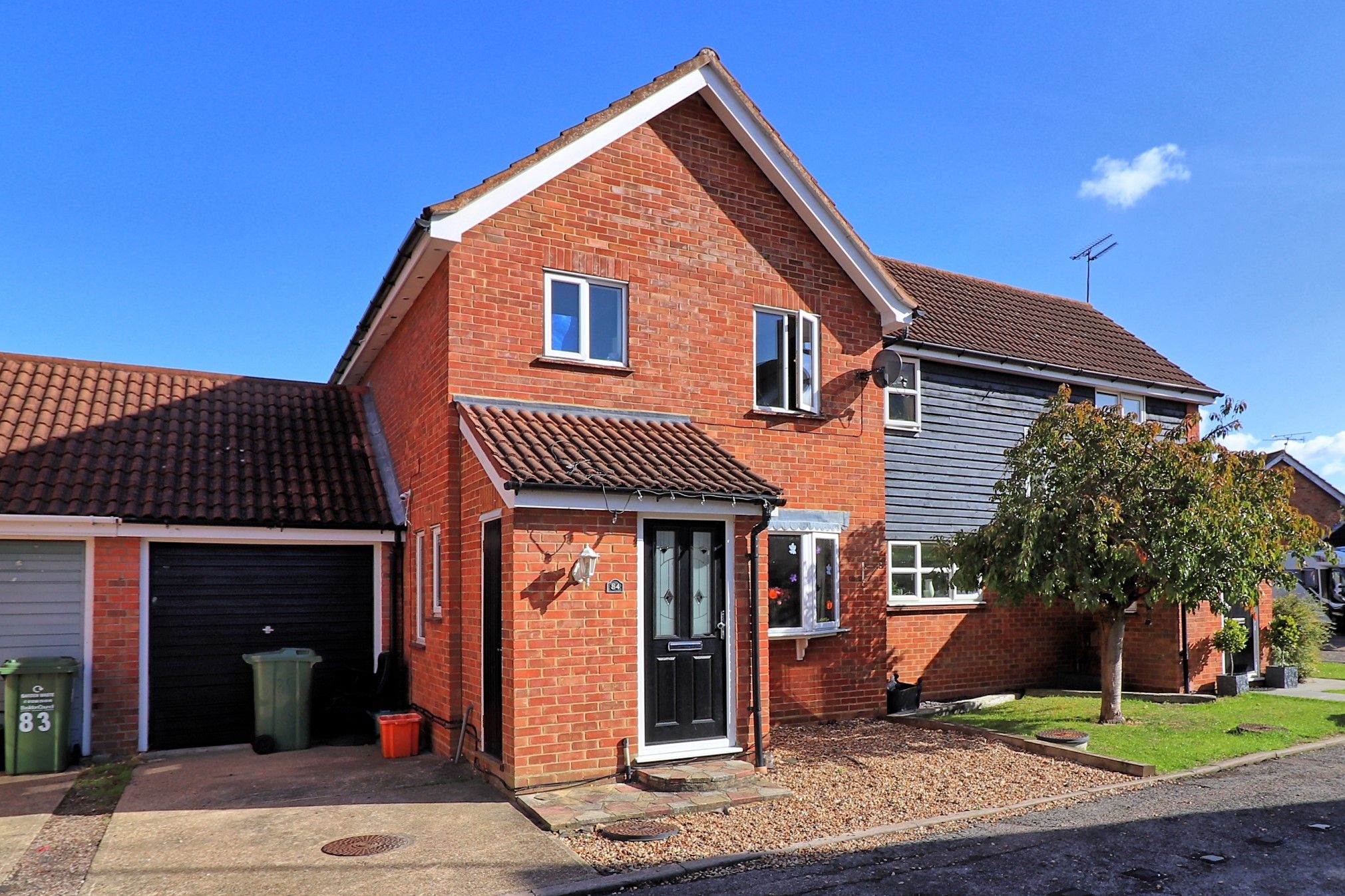 3 bed semidetached house for sale in Menzies, Laindon SS15 Zoopla