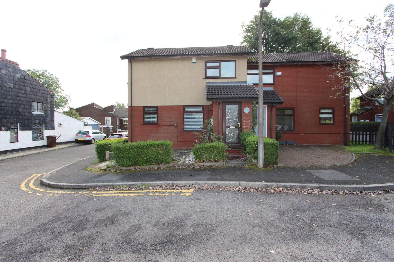 2 bed semidetached house to rent in Green Hill, Prestwich, Manchester