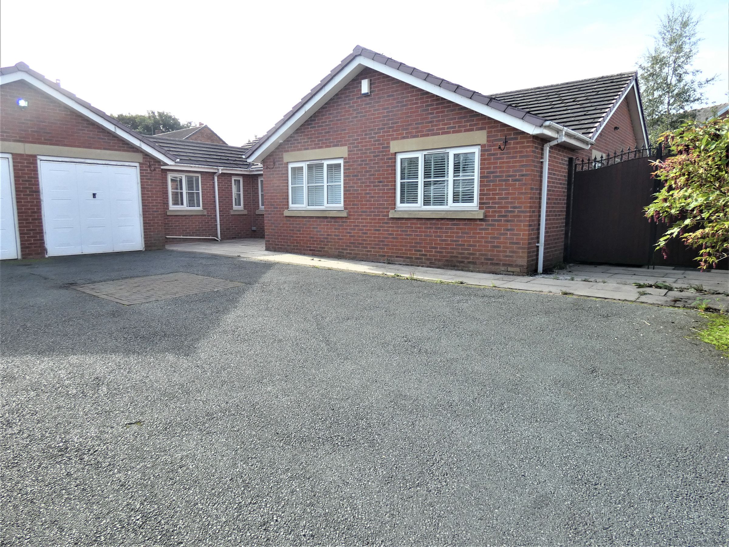 4 bed detached bungalow for sale in Ashdale Close, Coppull, Chorley PR7