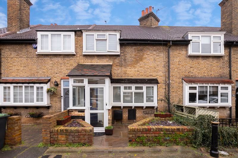 3 bed terraced house for sale in Alfred Road, Buckhurst Hill IG9 Zoopla