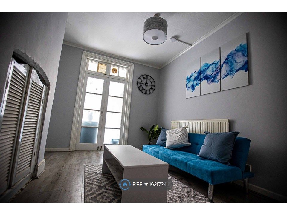 Room to rent in Essex Street, Reading RG2 Zoopla