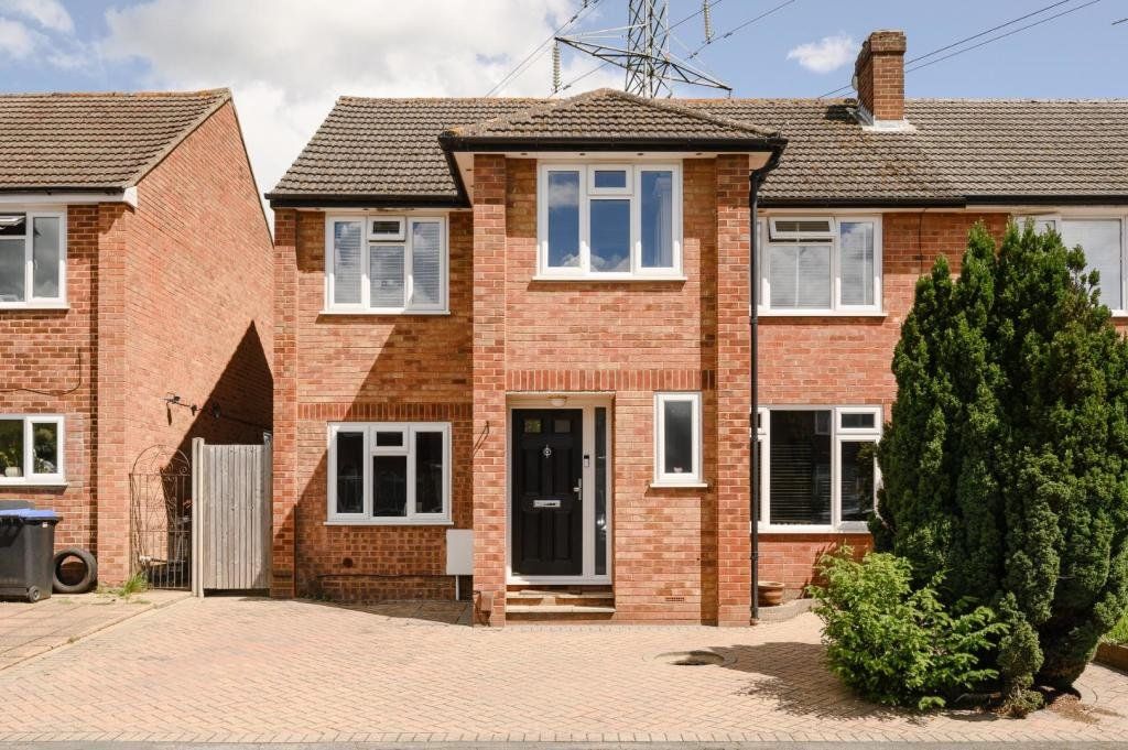 4 bed semidetached house for sale in Godley Road, Byfleet, West