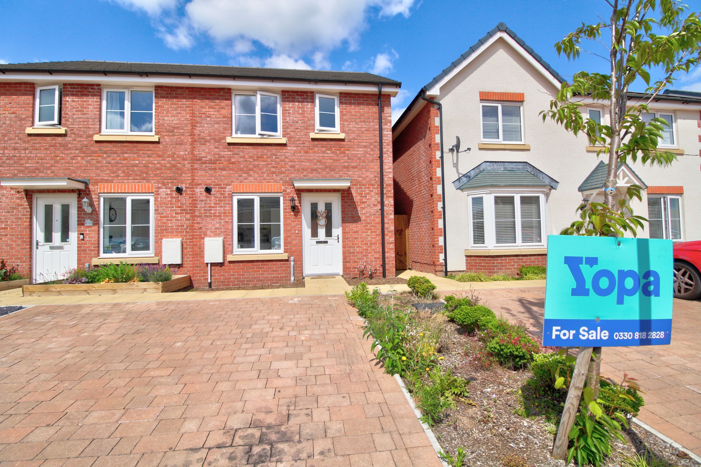 3 bed semidetached house for sale in Brabazon Road, Rogerstone