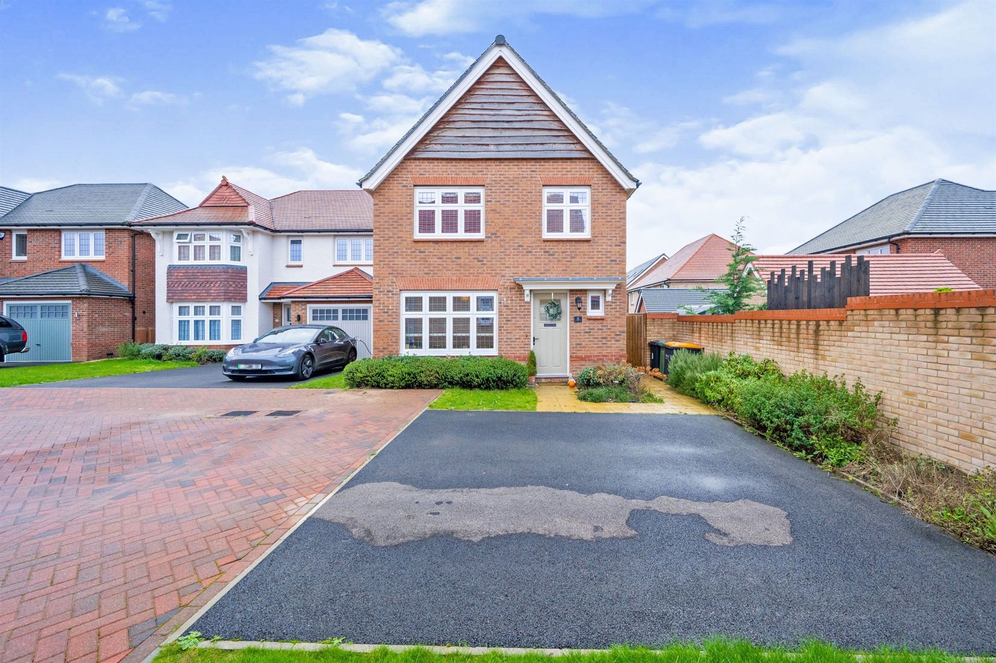 3 bed detached house for sale in Magpie Meadows, Caddington, Luton LU1