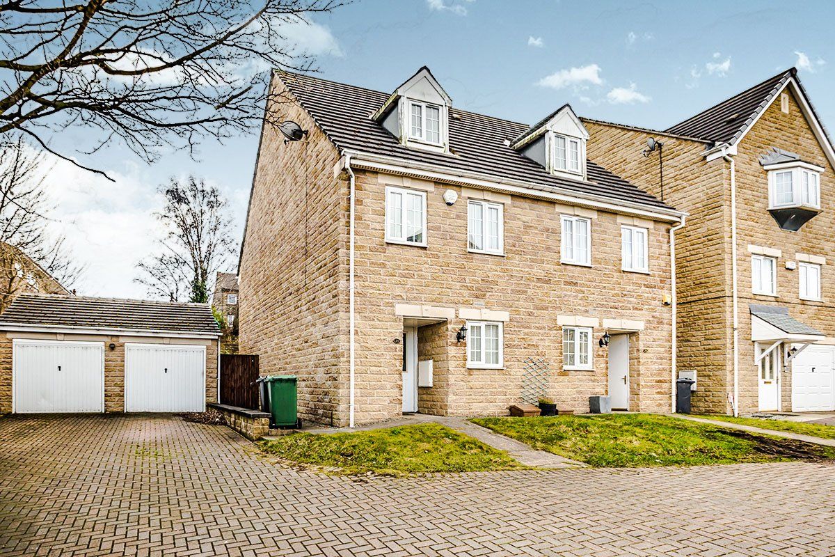 3 bed semidetached house to rent in Wood View, Huddersfield HD2 Zoopla