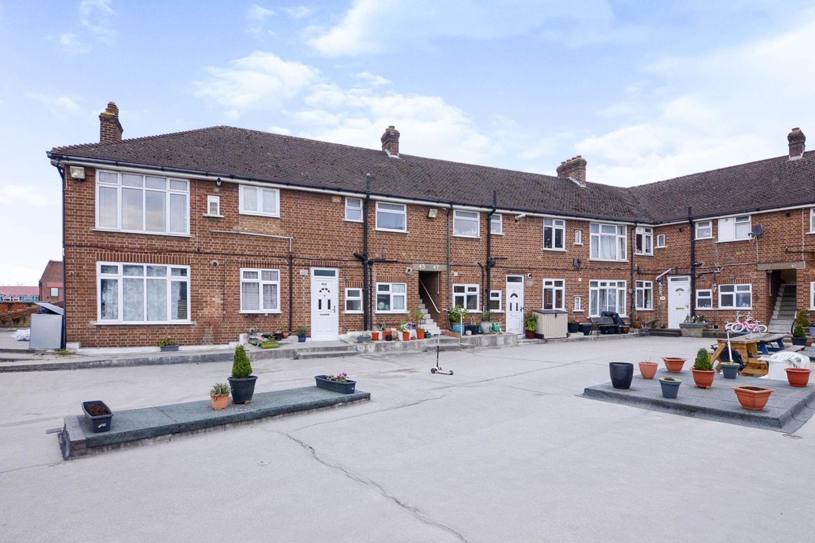 3 bed flat for sale in Oakdale Avenue, Northwood HA6 Zoopla