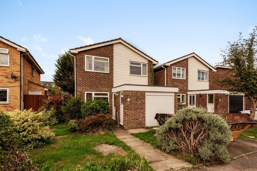 4 bed detached house for sale in Welby Crescent, Winnersh, Berkshire