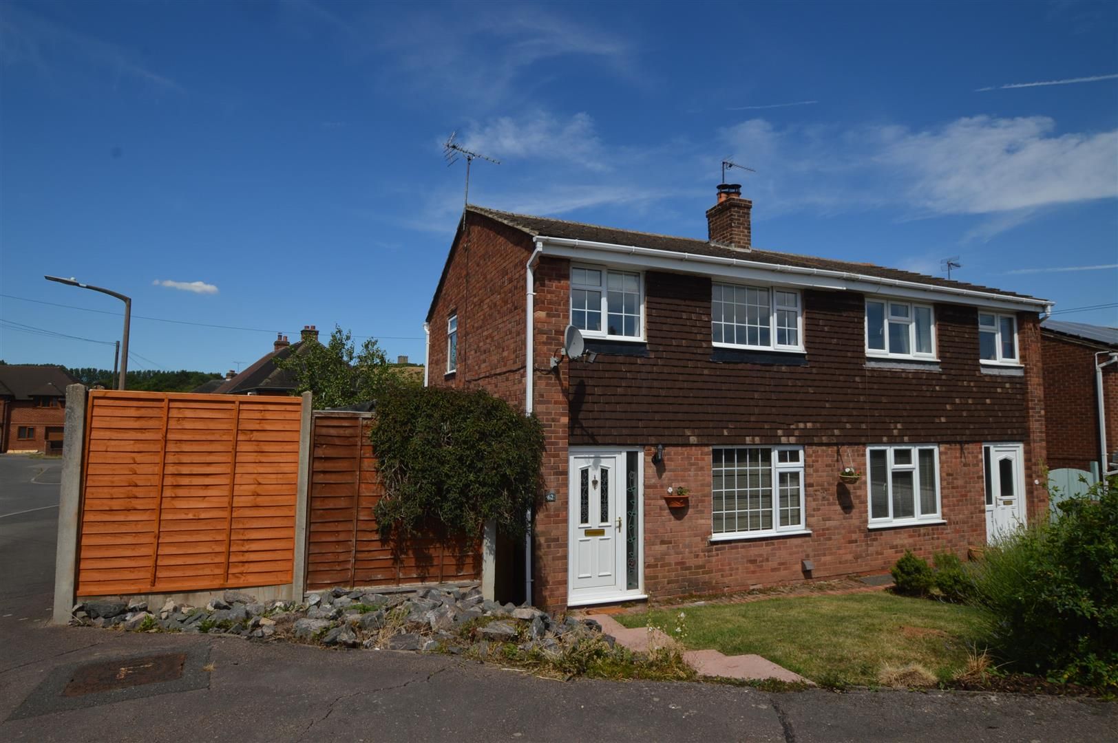 3 bed semidetached house for sale in Hastings Close, BreedonOnThe
