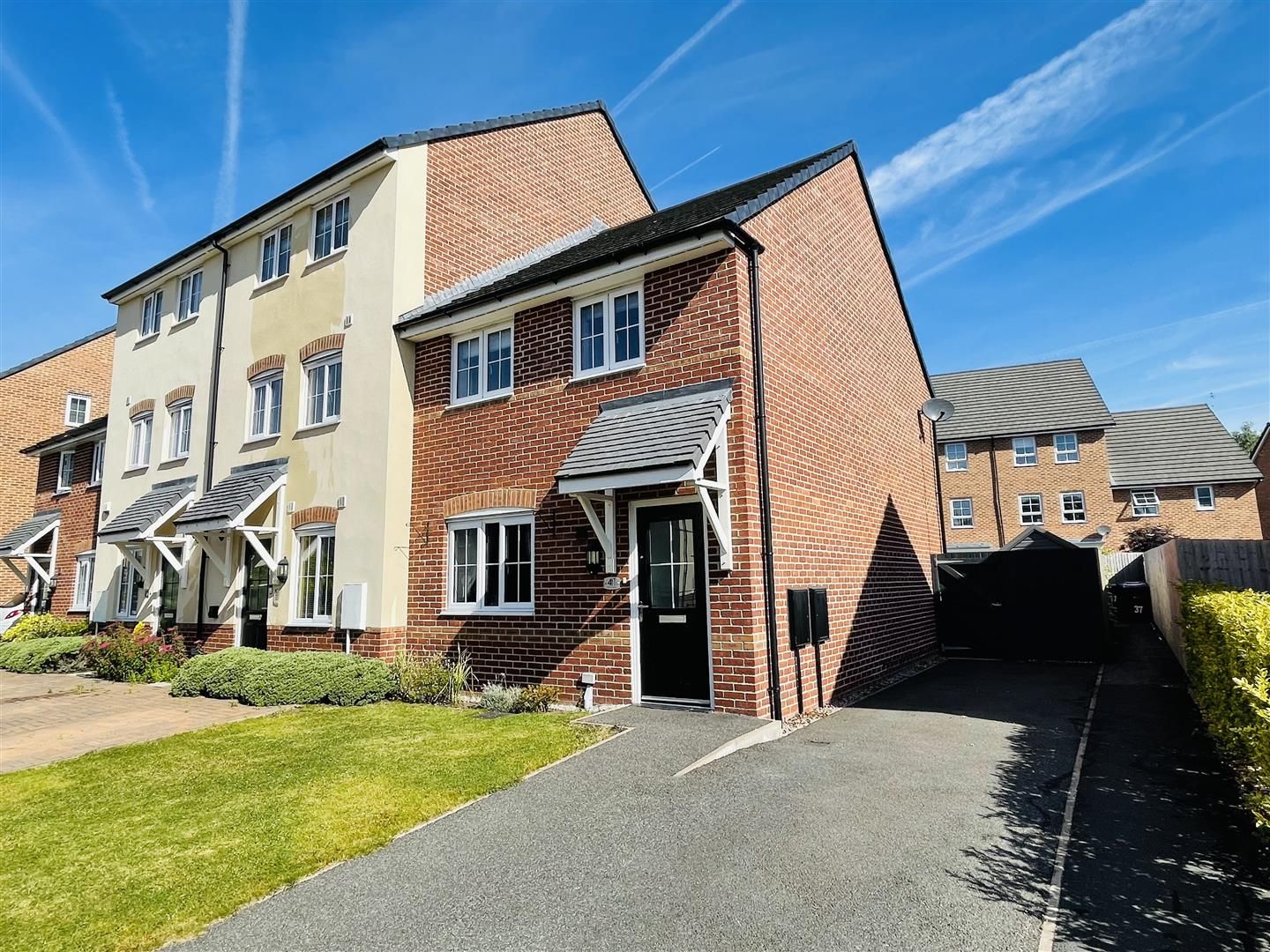 3 bed property for sale in Imperial Avenue, Winnington Village