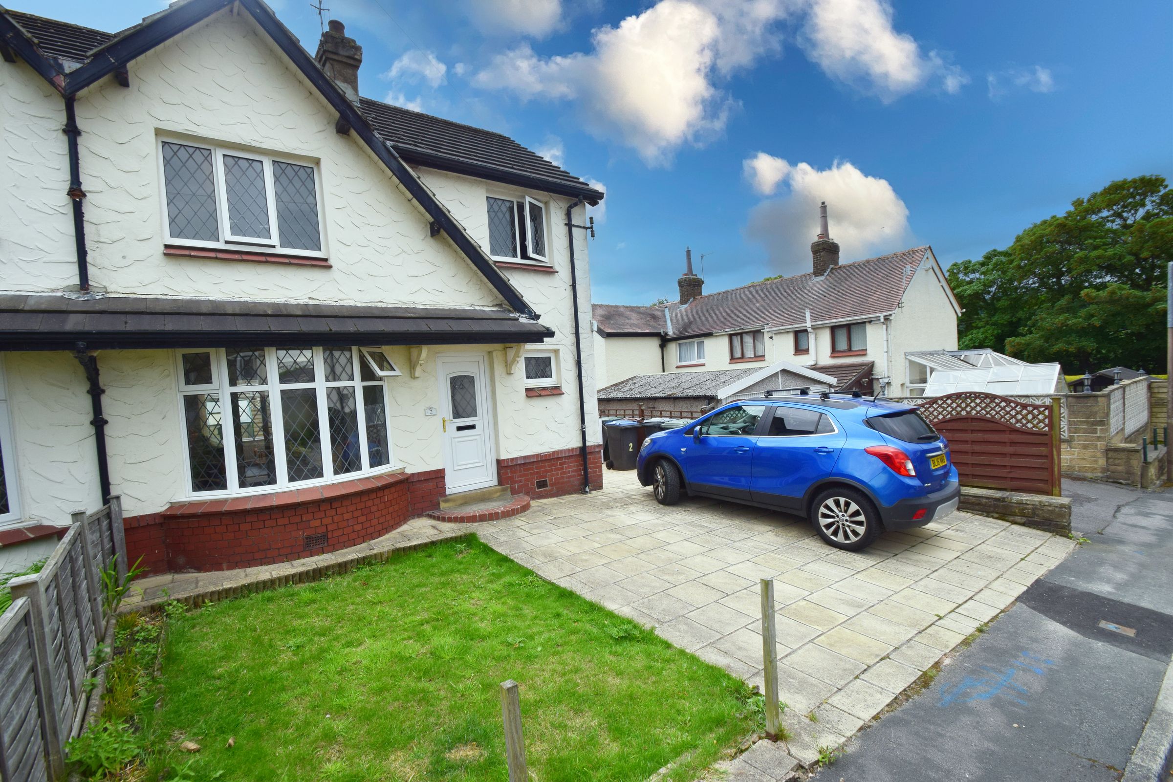 3 bed semidetached house for sale in Bowwood Drive, Sandbeds, Keighley