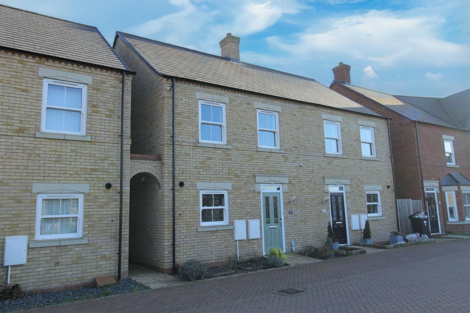 3 bed semidetached house for sale in Collings Crescent, Biggleswade