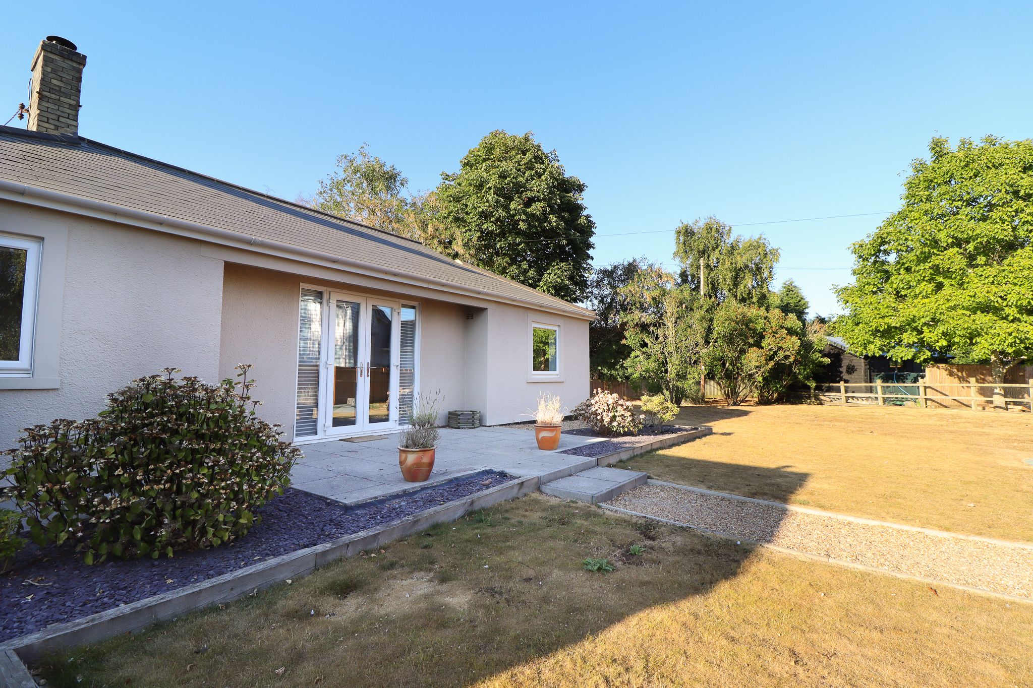 4 bed detached bungalow to rent in Hadleigh Road, Holton St. Mary