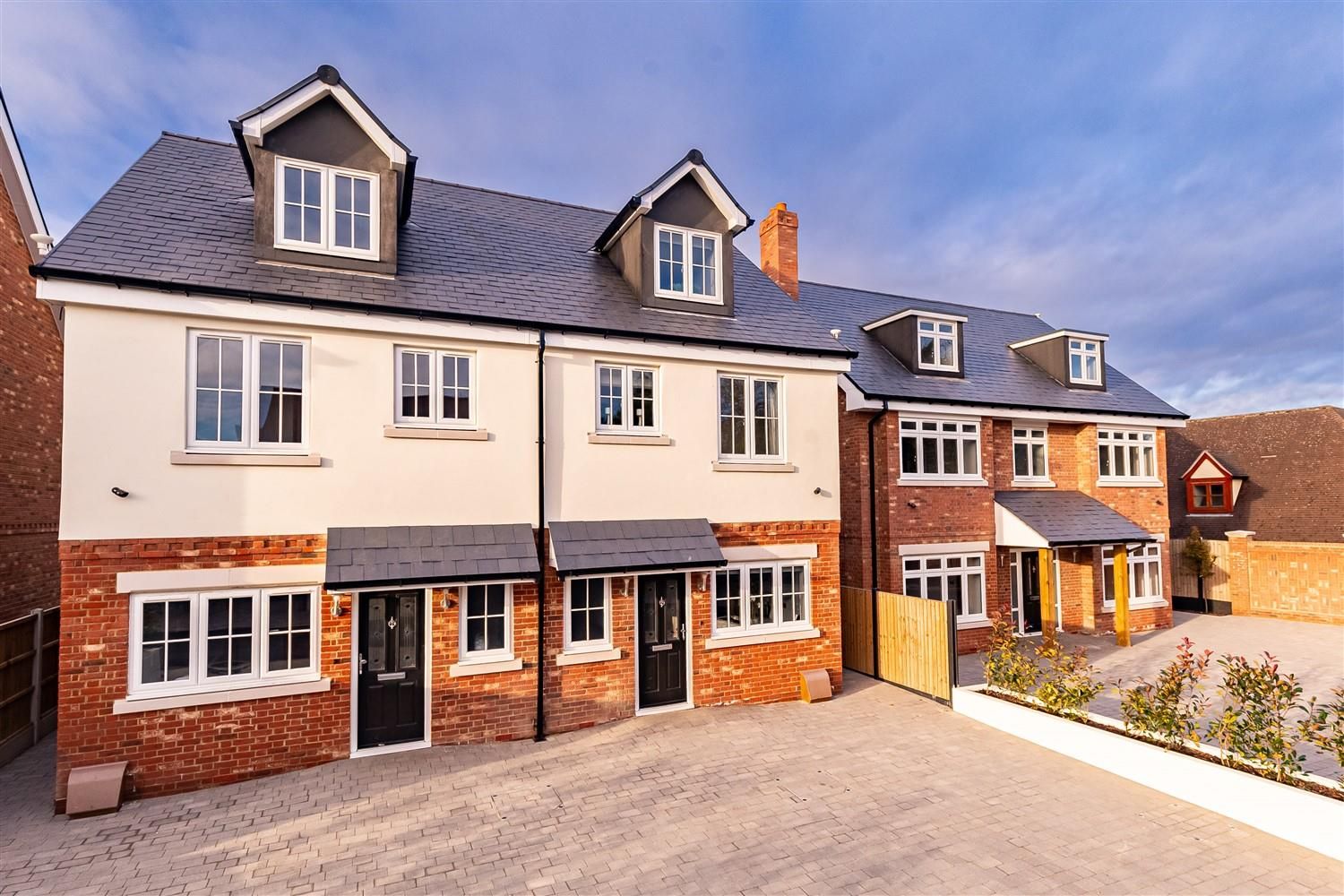 3 bed semidetached house for sale in Oak Hill Road, Stapleford Abbotts