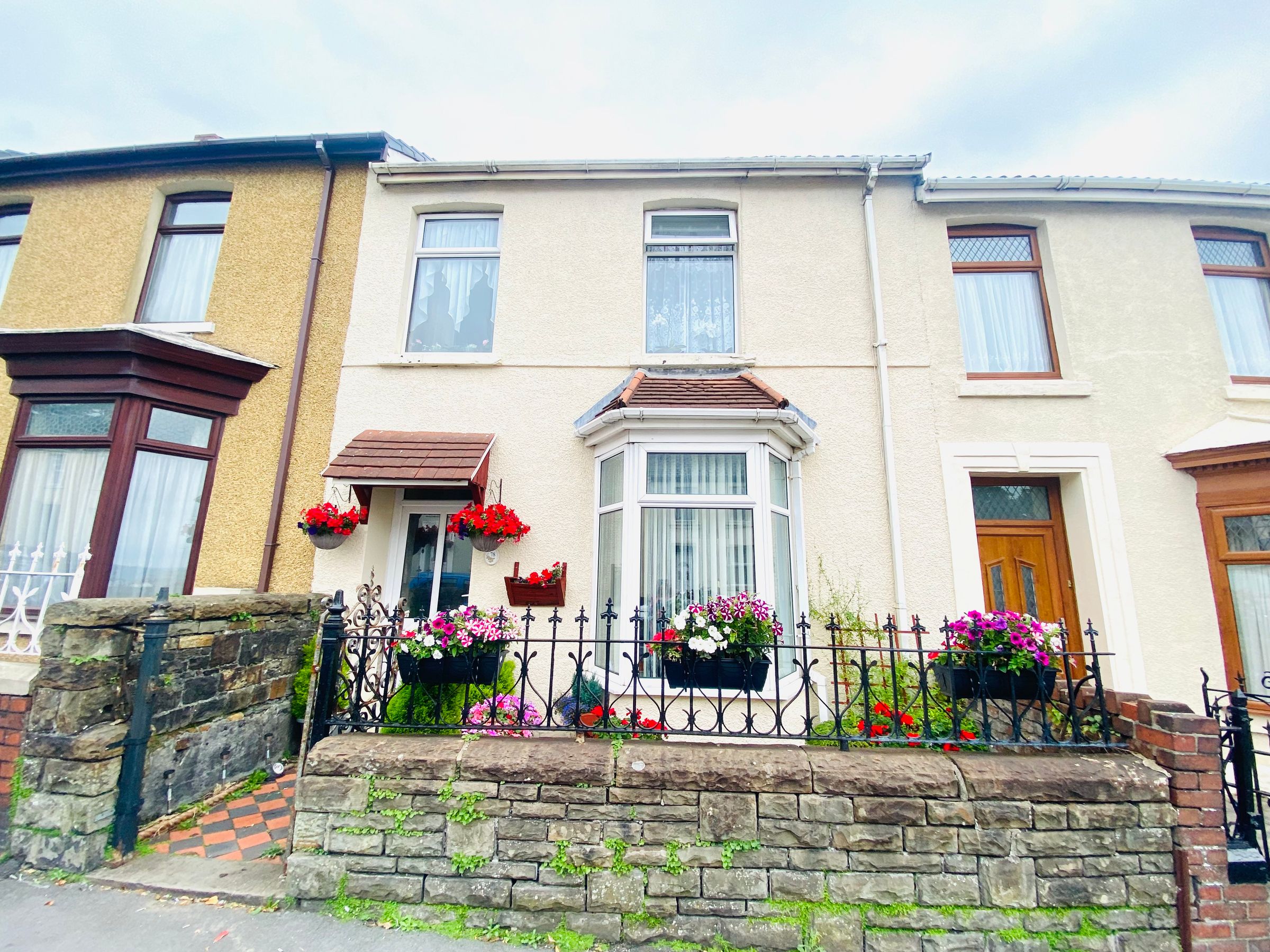 4 bed terraced house for sale in Felinfoel Road, Llanelli SA15 Zoopla