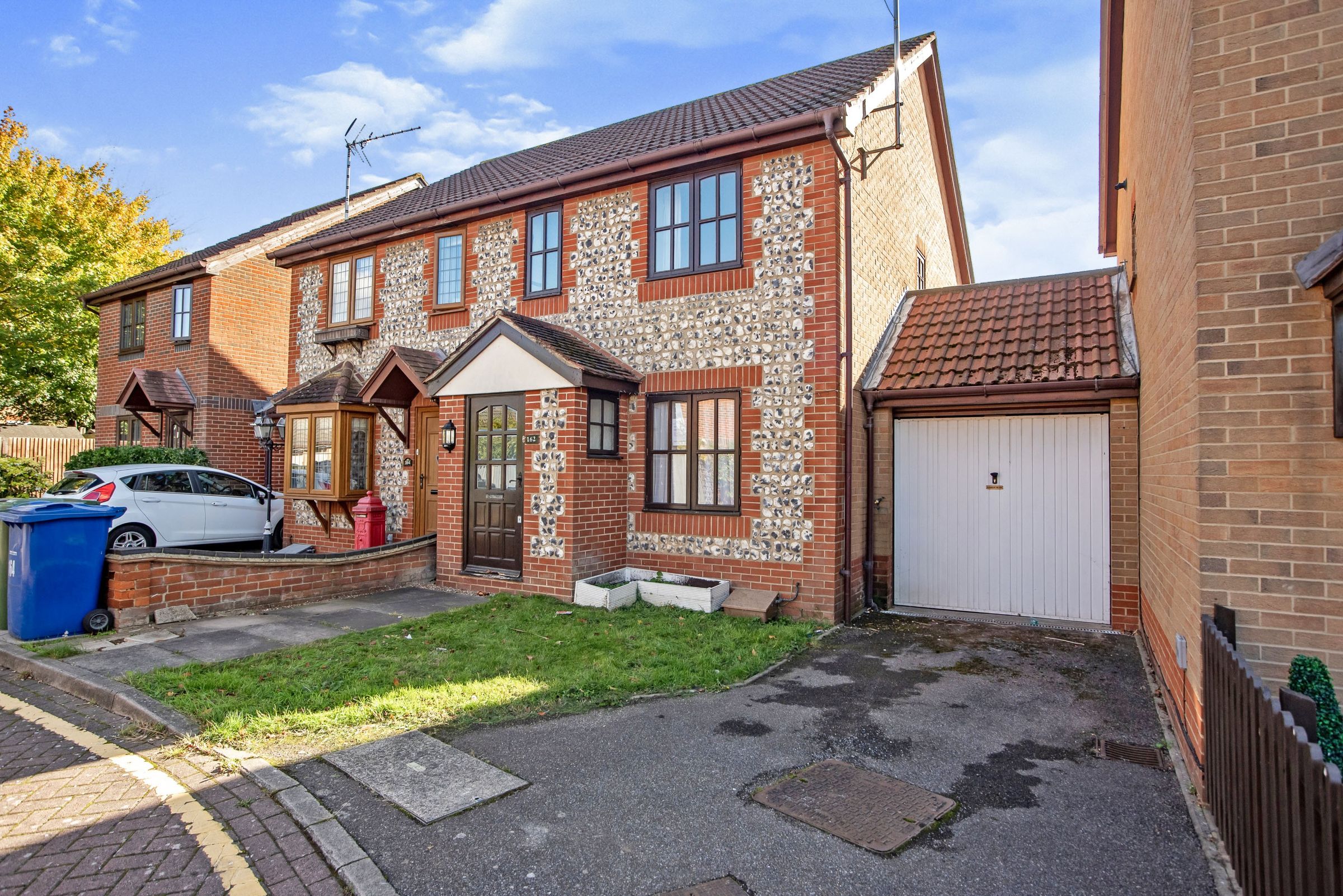 3 bed semidetached house for sale in Gilbert Road, Chafford Hundred