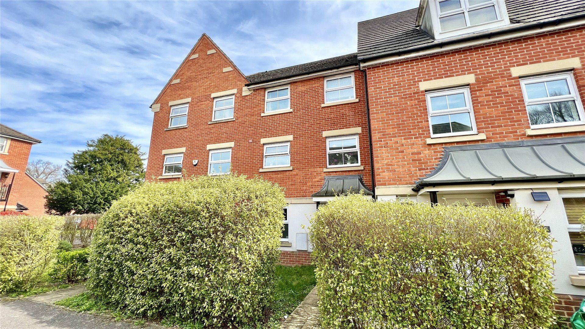 6 bed terraced house for sale in Greenwich Road, Shinfield, Reading