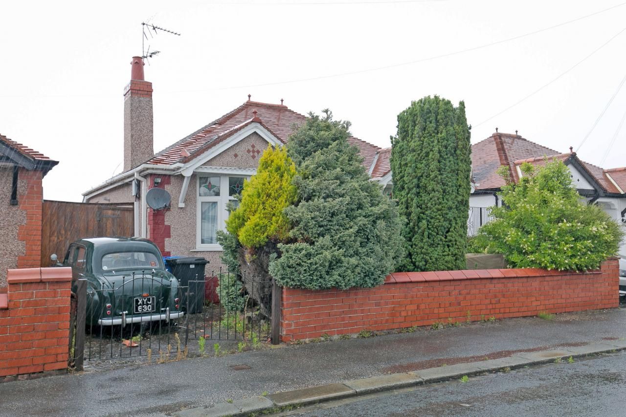 2 bed bungalow for sale in Regent Road, Rhyl LL18 Zoopla