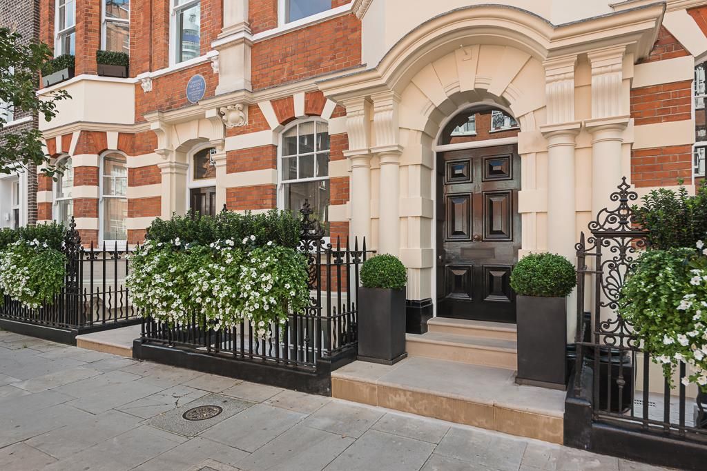 Apartment 9, 38 Langham Street, Great Portland Street, Fitzrovia, London W1W