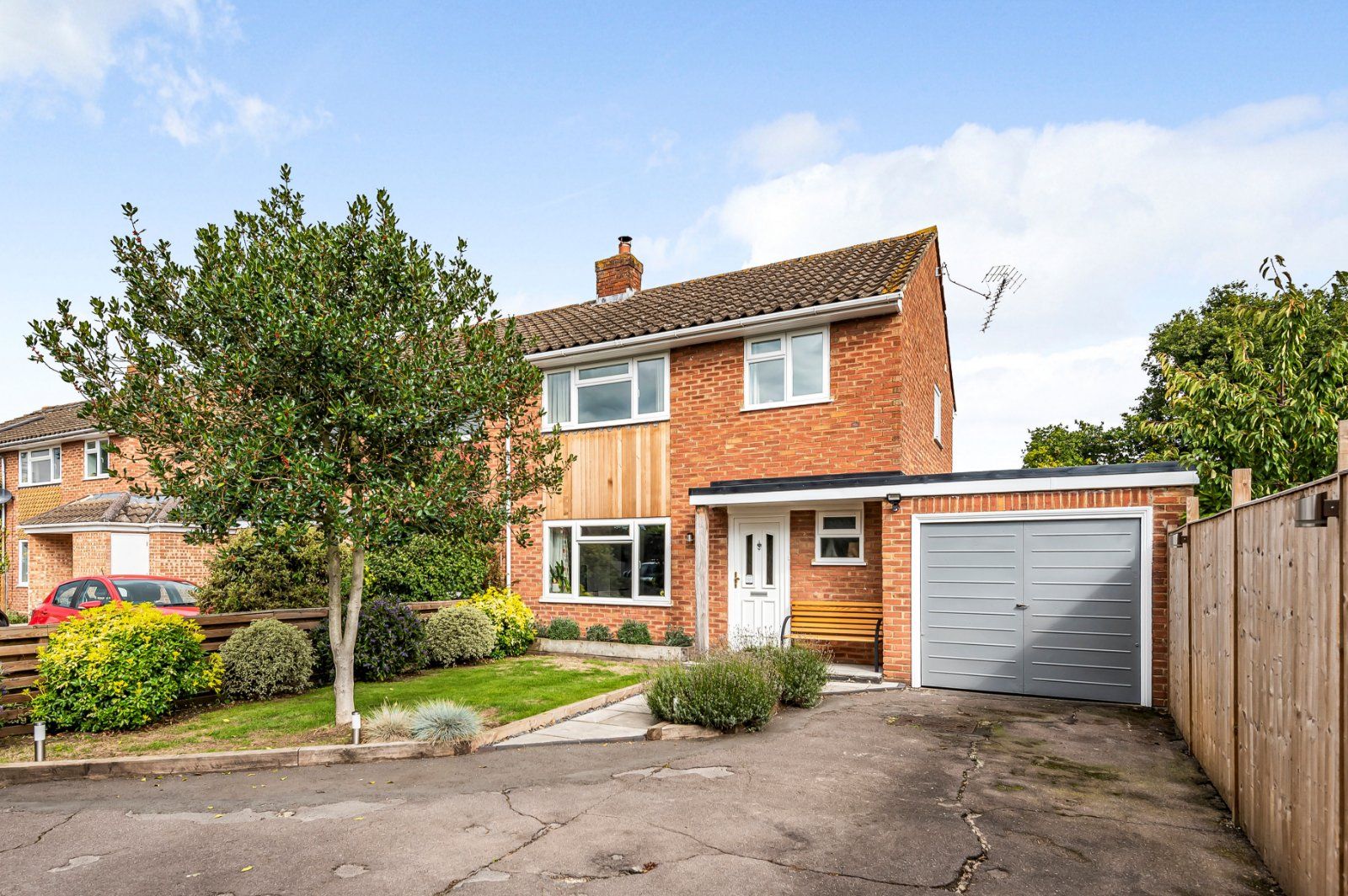 3 bed semidetached house for sale in Elizabeth Close, HenleyOnThames