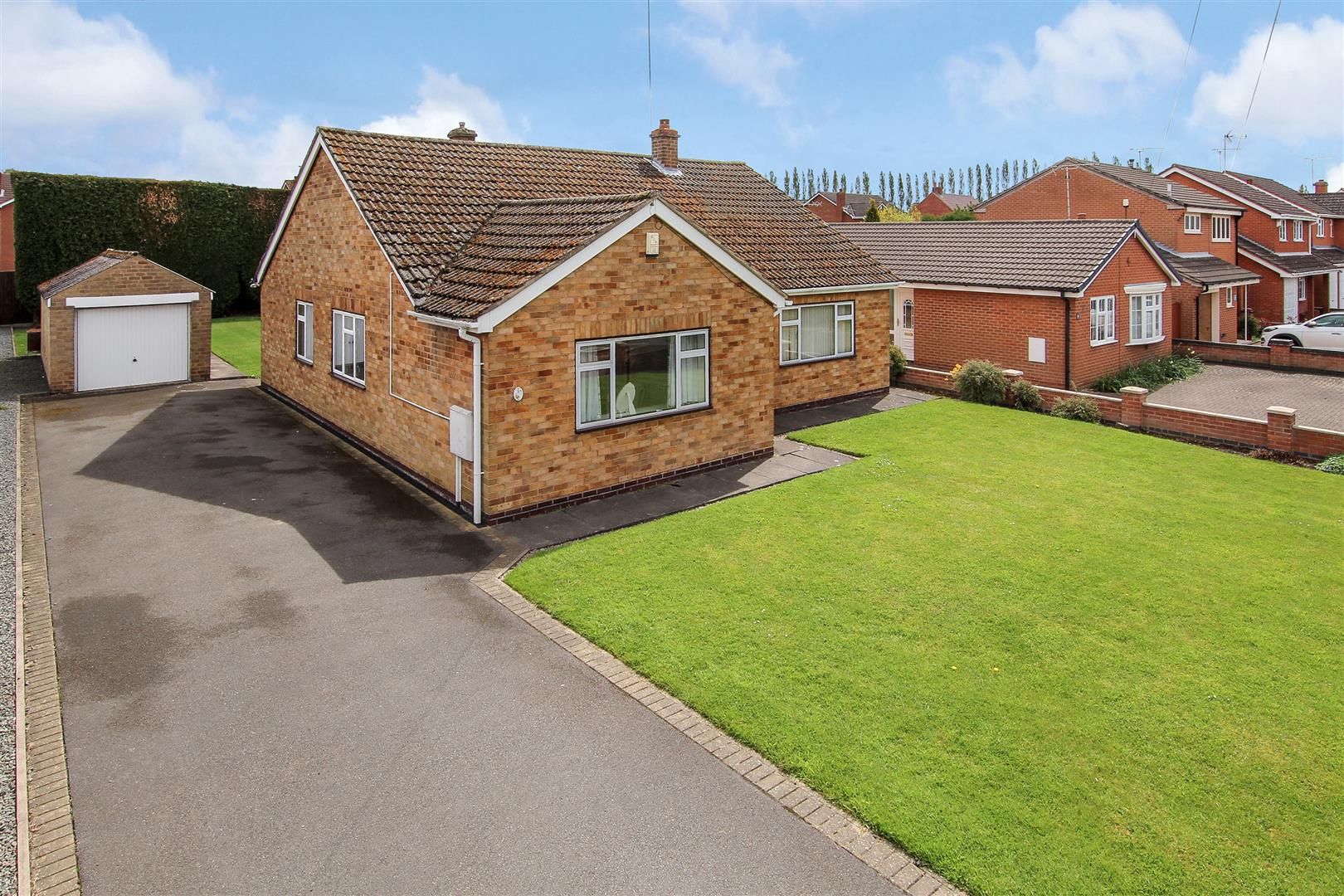 3 bed detached bungalow for sale in Atherstone Road, Measham