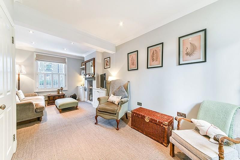 3 bed terraced house to rent in Eversleigh Road, Battersea, London SW11