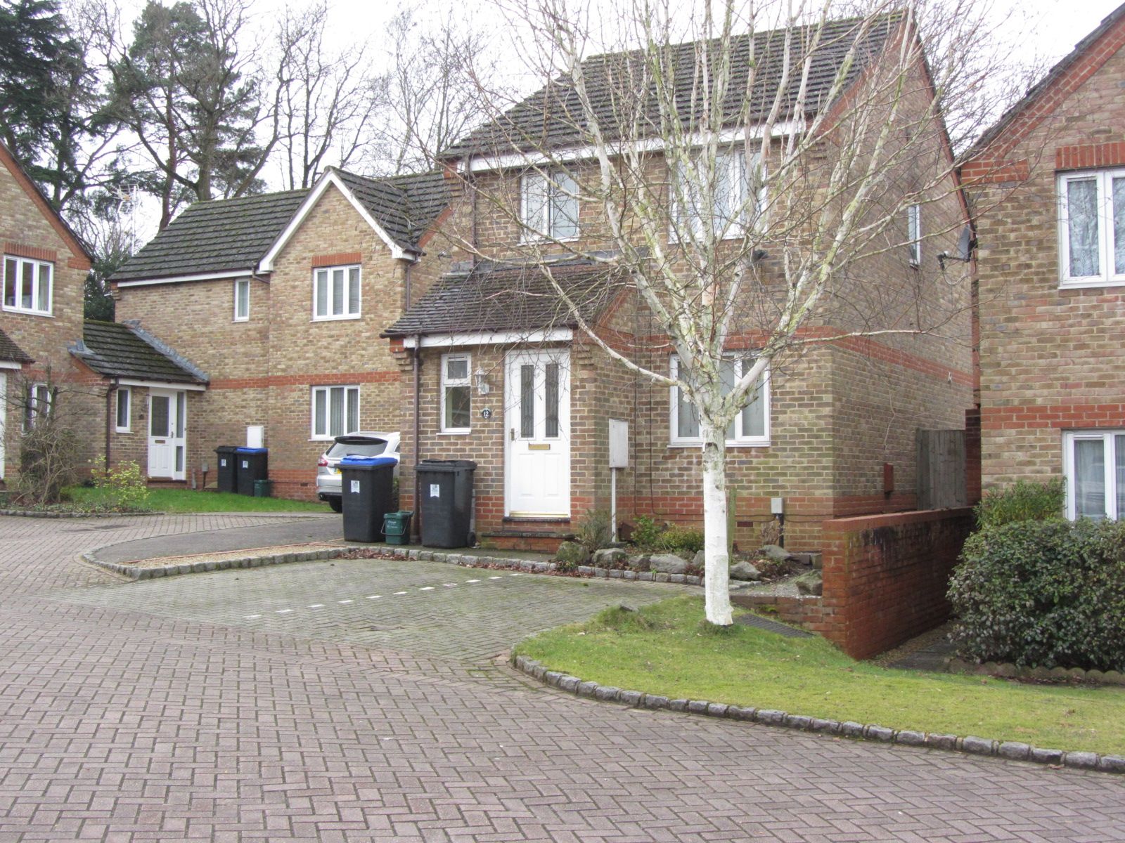 3 bed detached house to rent in Little Ridings, Woking GU22 Zoopla