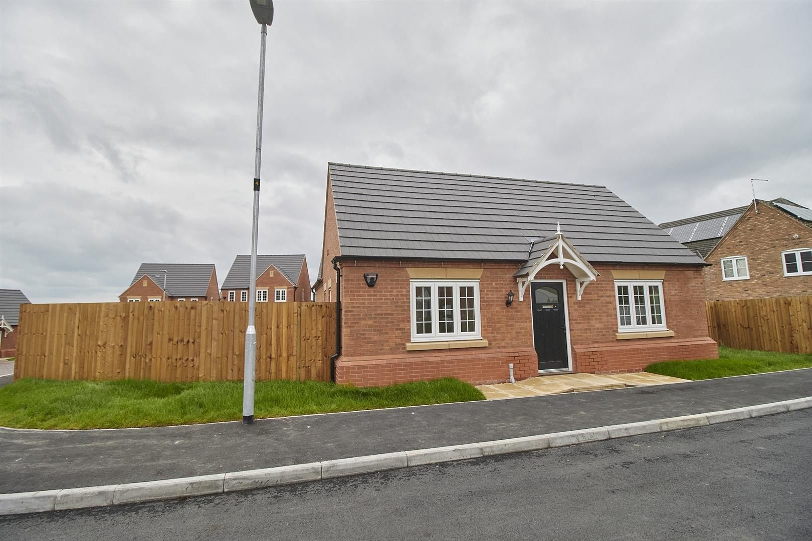 3 bed detached bungalow to rent in St. Marys Court, Barwell, Leicester