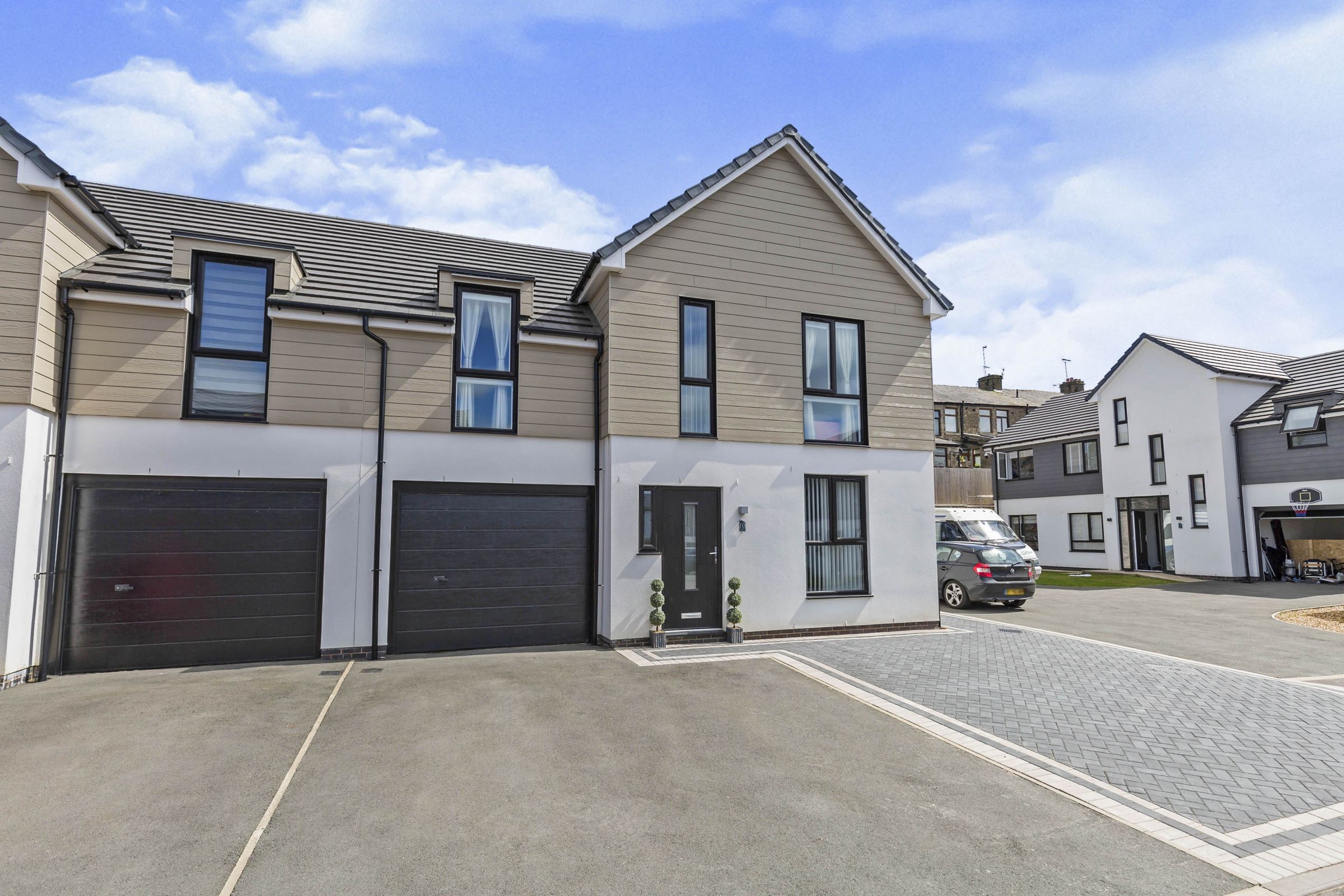 4 bed semidetached house for sale in Balmoral Gardens, Whitehall