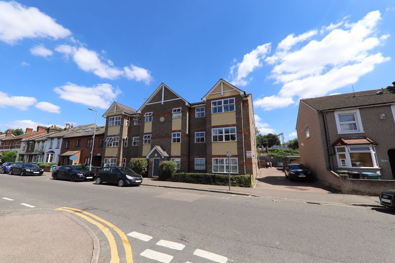 2 bed flat to rent in Queens Road, Watford WD17 Zoopla